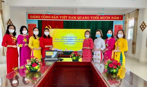 Mít tinh kỷ niệm ngày Quốc tế phụ nữ, hưởng ứng tuần lễ áo dài Việt Nam